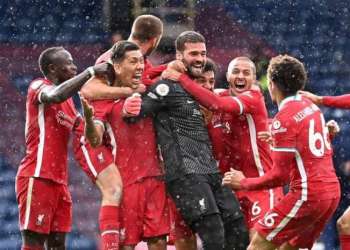 رأس الحارس أليسون يحفظ لليفربول آماله الأوروبية