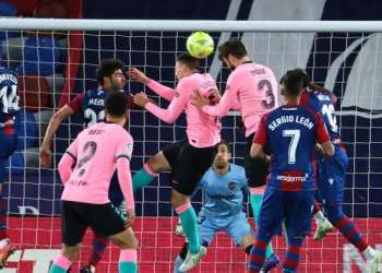 ليفانتي يحبط برشلونة ويحرمه من صدارة مؤقتة لليغا