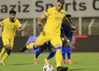 النصر يفوز على العين بثنائية مغربية في الدوري السعودي