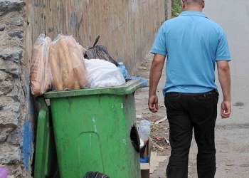 أزيد من 4 ملايين رغيف خبز تم رميه في القمامة في ظرف 20 يوما بالجزائر