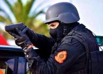 الرصاص لتوقيف سائق سيارة عرض حياة المواطنين وعناصر الشرطة للخطر بالعيون