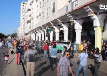 هتافات قـوية للعشرات من المغاربة بشوارع الرباط تضامنا مع فلسطين والسلـطات تتـدخل