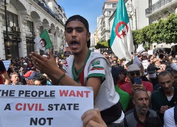  ناشطو الحراك في الجزائر يلجأون الى مواقع التواصل الاجتماعي بعد منع مسيراتهم
