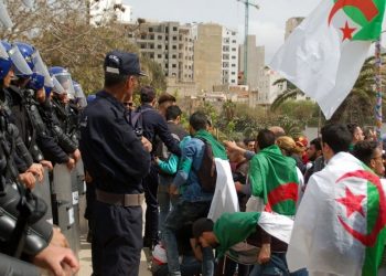 أحزاب جزائرية تستنكر “واقعا لا يطاق” بالجزائر