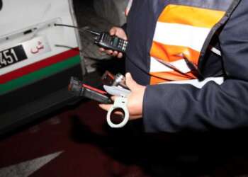 توقيف شخص بالبيضاء بعد تخريبه لسيارات بواسطة “شاقور”
