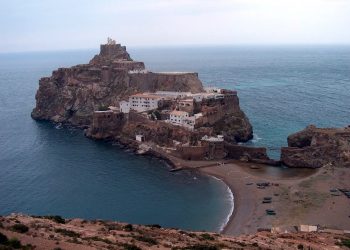 إسبانيا تقرر نشر أعمدة للاتصال العسكري في الجزر المحتلة بسواحل المغرب