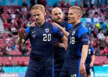 فنلندا تحقق فوزا تاريخيا على الدنمارك في أولى مبارياتهما في اليورو