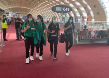 بعثة المنتخب الوطني المغربي لكرة القدم النسوية لأقل من 20 سنة تصل إلى الكاميرون
