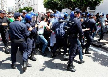 تقرير حقوقي يفضح جسامة القمع وانتهاك الحريات المدنية والعامة في الجزائر