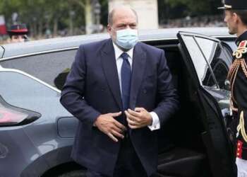 اتهام وزير العدل الفرنسي في قضيتي تضارب مصالح في سابقة بفرنسا