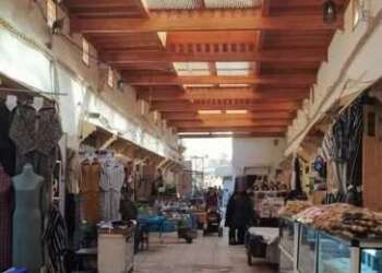 تجار المدينة العتيقة يطالبون بإبعاد إحدى العدادات الكهربائية عن السقاية