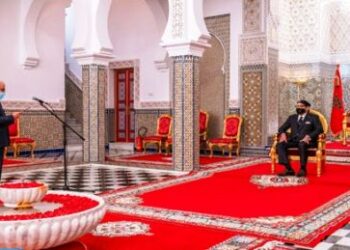 جلالة الملك يستقبل والي بنك المغرب