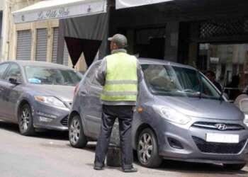 حراس السيارات المزيفين بالدار البيضاء .. او الربح السريع بدون عمل