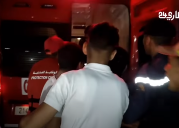 لحظة إخراجها من البحر … صدمة، بكاء وصراخ لعائلة الفتاة التي غرقت بشاطئ النحلة بالبيضاء