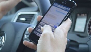 بدأ عملية تجريبية لرخصة السياقة المخزنة في الهاتف النقال