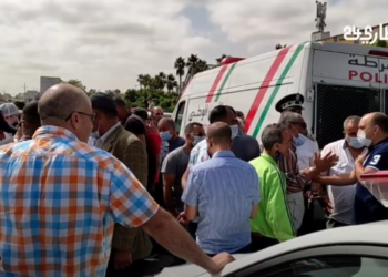 أصحاب سيارات الأجرة الكبيرة: “قرار الحكومة غير منصف لنا”