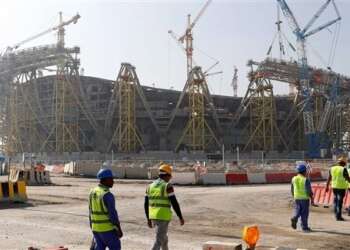 العفو الدولية تطالب قطر بالتحقيق في ملابسات وفاة عمال مهاجرين