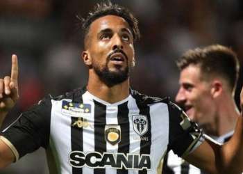الدولي المغربي رشيد عليوي ينضم رسميا الى فريق كورتريك البلجيكي