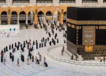 السعودية تعلن استئناف العمرة للحجاج الملقحين الوافدين من دول العالم