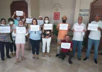 موظفو جماعة تطوان ينظمون وقفة ضد رئيسهم  المنتهية ولايته