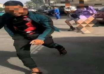 فيديو لشاب يرفع فستان فتاة بالشارع العام يثير غضب المغاربة