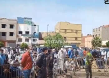حشود غفيرة لقبائل جهة ڭلميم واد نون في جنازة الراحل عبد الوهاب بالفقيه