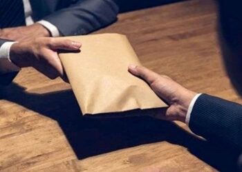 دراسة تكشف مخاطر “الرشوة” على الاستثمار و الإقتصاد