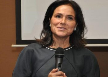 مغربية أول امرأة عربية وإفريقية تترأس الاتحاد الدولي لطب الأسنان