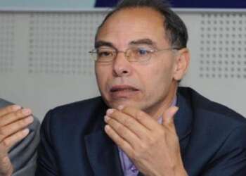 المعطي منجيب يحاول تحدي قرارات القضاء والسفر إلى فرنسا