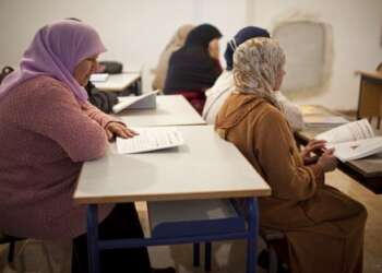 ارتفاع نسبة النساء اللواتي يجدن القراءة والكتابة