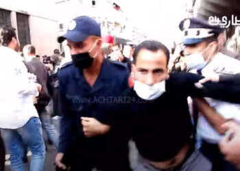 وقفة احتجاجية بالبيضاء رافضة لإجبارية جواز التلقيح والأمـن يفرقها بالقـوة