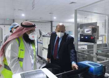 تدشين أكبر مصنع لإنتاج ألواح الطاقة الشمسية في الشرق الأوسط وشمال إفريقيا بالسعودية