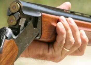 شخص يطلق النار من بندقية صيد متسببا في مصرع ثلاثة أشخاص من أفراد عائلته بسطات