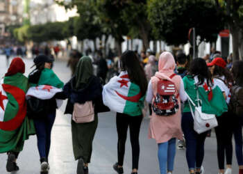 النظام  الجزائري يحاكم فتاة في الرابعة عشرة بسبب الحراك الاجتماعي