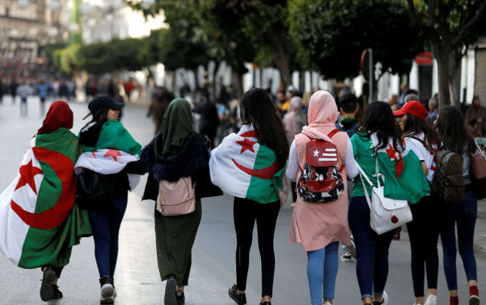 النظام الجزائري يحاكم فتاة في الرابعة عشرة بسبب الحراك الاجتماعي - أشطاري  24 | Achtari 24