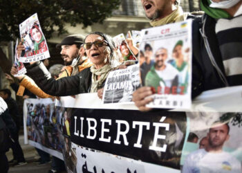 دخول أزيد من أربعين معتقلا سياسيا جزائريا في إضراب عن الطعام