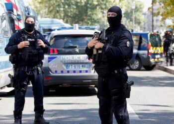 العثور على جثة طفل داخل حقيبة في فرنسا وتوقيف والدته