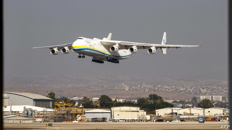 (FILES) This file photo taken on August 03, 2020 shows a view of the Soviet-built Antonov Airlines Antonov An-225 Mriya strategic airlift cargo aircraft, the world's largest cargo plane, as it lands at Israel's Ben Gurion International Airport in Lod, east of Tel Aviv. - The world's largest plane, the Ukrainian Antonov-225 freighter, was destroyed by Russian strikes on an airport near Kiev in the midst of heavy fighting, the state-run Ukroboronprom announced, on February 27, 2022. (Photo by JACK GUEZ / AFP)