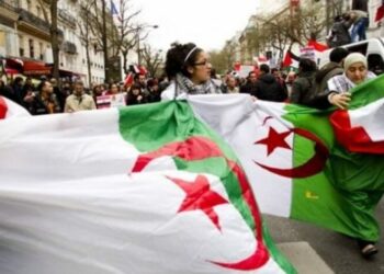 مظاهرة حاشدة في باريس للجالية الجزائرية عشية الذكرى الثالثة للحراك