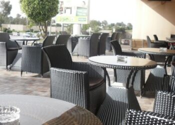 أرباب المقاهي يطالبون الحكومة بإيقاف “نزيف الإفلاس”