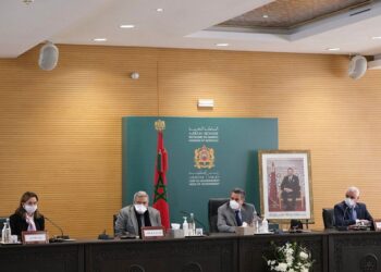 اجتماع حكومي حول الحالة الوبائية داخل الإدارات