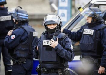 استنفارالشرطة الفرنسية لمواجهة الرافضين لشهادة التلقيح
