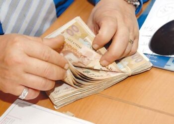 القروض البنكية تتجاوز 988 مليار درهم