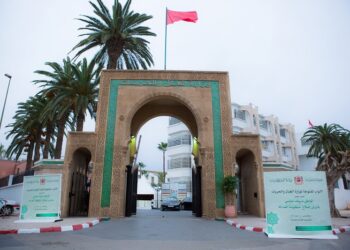 الرافضين للتلقيح مهدون بـ”الطرد” من الوظيفة العمومية