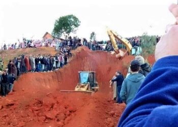 7 امتار متبقية للوصول الىالطفل ريان  وحذر من انهيار الاتربة
