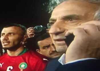 جلالة الملك يهنئ المنتخب الوطني في اتصال هاتفي بمدرب و عميد المنتخب