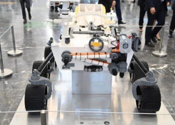 السفارة الأمريكية تهدي  الجامعة الدولية للرباط  ليغو يجسد روبوت “Mars Rover”