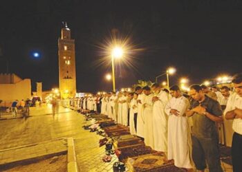 صلاة التروايح وعبادة “البوز”