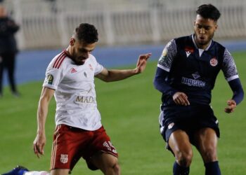 الوداد بعشرة لاعبين يصعق مضيفه شباب بلوزداد الجزائري في ذهاب ربع نهائي دوري الأبطال