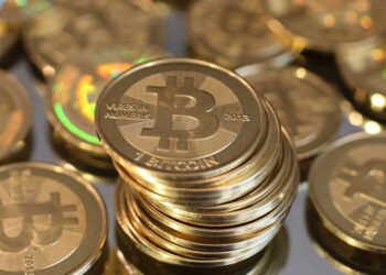 تحذير من المخاطر المرتبطة باستعمال عملة البيتكوين الافتراضية
